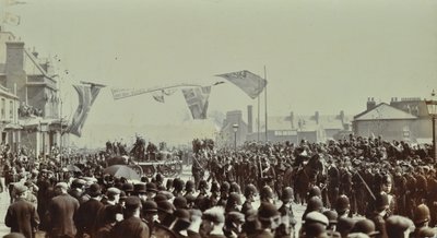 Blackwall Tunnel: slægtskab som prinsen af Wales, senere kong Edward VII, og prinsesse Alexandria overværer den ceremonielle åbning af tunnelen, 1897 af English Photographer