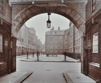 Bourne Estate: Kirkeby Buildings, London af English Photographer