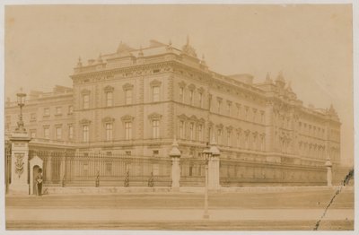 Buckingham Palace, 1876 af English Photographer