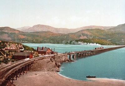 Cadair Idris og Barmouth Bridge, pub. ca. 1900 af English Photographer