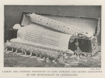 Kist og adresse overrakt til Kong Edward og Dronning Alexandra af Københavns Kommune af English Photographer