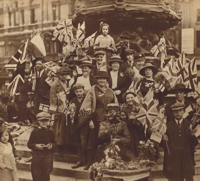 Fejring af sejren i Første Verdenskrig i Piccadilly Circus, London af English Photographer