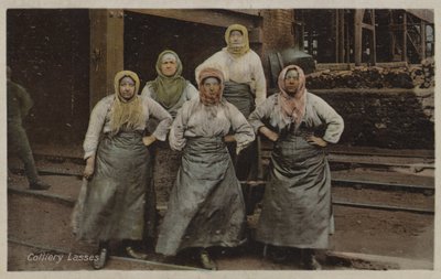 Colliery Lasses (farvefoto) af English Photographer