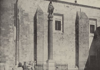 Søjle og statue af jomfruen, Nazareth, nær stedet for Josefs og Marias hjem af English Photographer