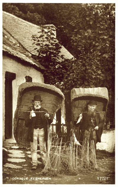 Coracle fiskere (s/h foto) af English Photographer
