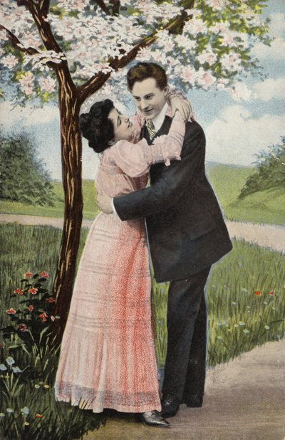 Par, der omfavner under et blomstrende træ (chromolitho) af English Photographer