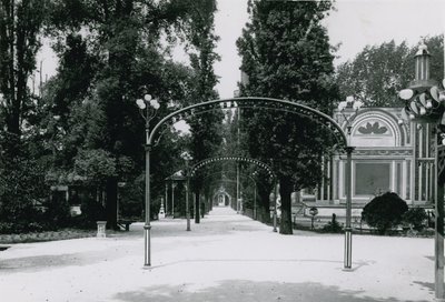 Cremorne Gardens; London: Centre Walk af English Photographer