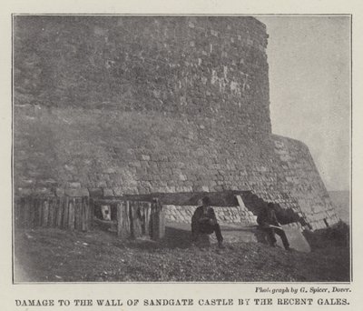Skader på muren af Sandgate Castle af de seneste storme af English Photographer