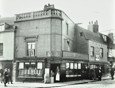 Deptford Broadway: gadebillede med butiksfacader, London, 1897 af English Photographer