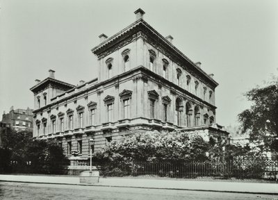 Dorchester House, Park Lane, Westminster LB, 1896 af English Photographer