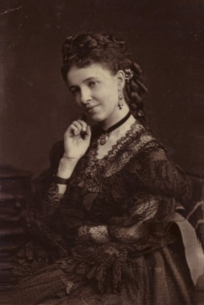 E. Albani af English Photographer