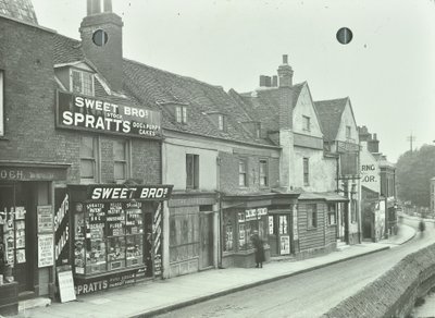 Eltham High Street: kigger mod vest fra Saint John