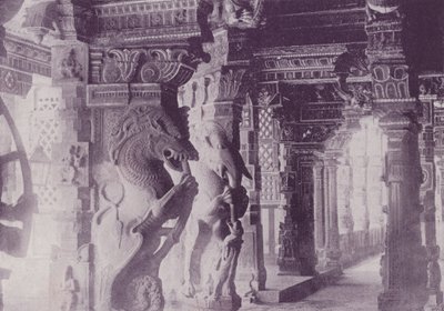 Indgang til Golden Lily Tank, Madura af English Photographer