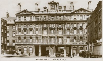 Euston Hotel, London NW1 af English Photographer