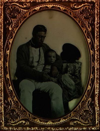 Far og barn, ca. 1850 (ambrotype_ af English Photographer