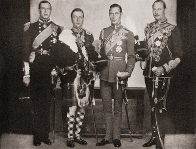 Fire af de fem sønner af kong George V, fra venstre mod højre, prins George, hertug af Kent, kong Edward VIII, senere hertug af Windsor, prins Albert, hertug af York, senere kong George VI, prins Henrik, hertug af English Photographer