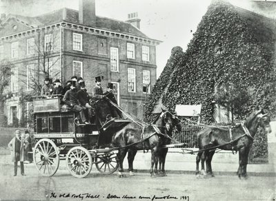 Garratt Lane: The Old Vestry Hall, 1887 af English Photographer