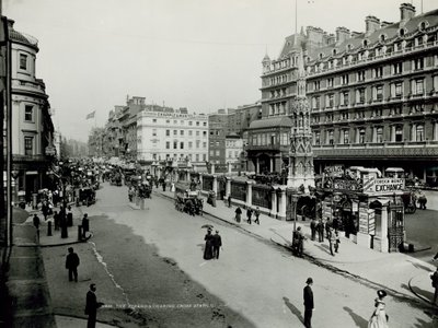 Generel udsigt langs Stranden med Charing Cross Station af English Photographer