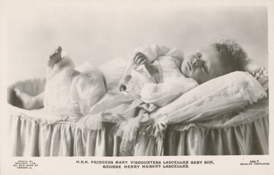 George Lascelles som baby (s/h foto) af English Photographer