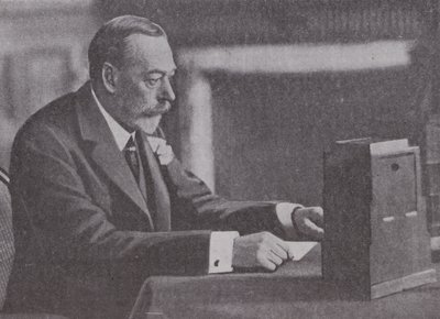 George V udsender sit julebudskab til det britiske Commonwealth og imperium af English Photographer