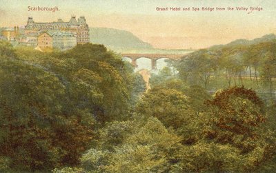 Grand Hotel and bridge, Scarborough (farvefoto) af English Photographer
