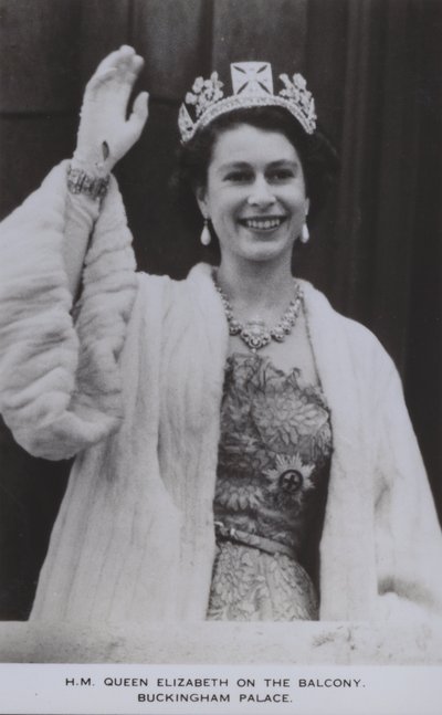 H.M. Dronning Elizabeth på balkonen, Buckingham Palace (s/h-foto) af English Photographer