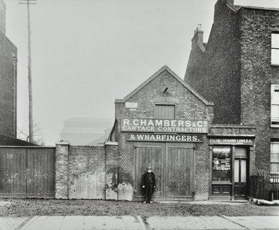 High Street, North Woolwich; senere Pier Road, 1899 af English Photographer