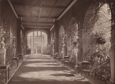 Holland House, London: Konservatorium, der fører fra Ball Room (s/h-billede) af English Photographer