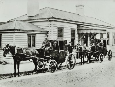 Hestetrukne førerhuse ved Westbourne Park Station, 1885 af English Photographer