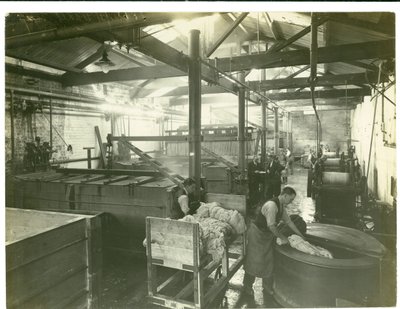 Hydraulisk drevet farvehus, tæppefabrik, 1923 af English Photographer
