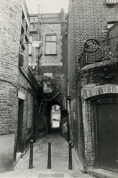 Jack the Ripper: Woods Buildings, Whitechapel Road af English Photographer