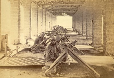 Karachis fængselsvævere. 1873 (fotografisk aftryk) af English Photographer