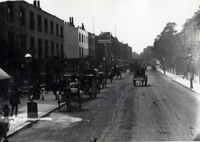 Kensington High Street, London af English Photographer