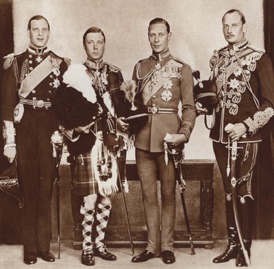 Kong Edward VIII (anden til venstre) og hans brødre (s/h-foto) af English Photographer
