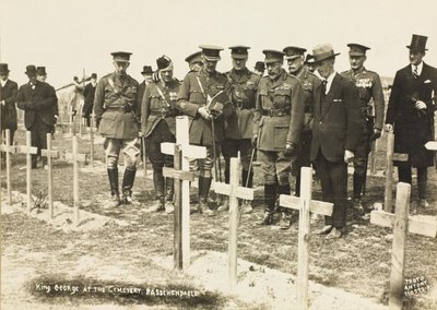 Kong George V på kirkegården, Passchendaele af English Photographer