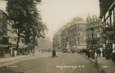 Knightsbridge, London af English Photographer
