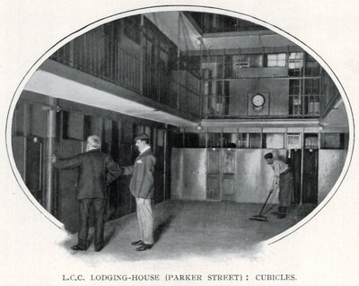 L.C.C. Lodging-House (Parker Street): Kabiner (s/h foto) af English Photographer