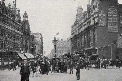 London: Tottenham Court Road (s/h foto) af English Photographer