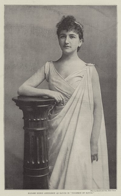 Madame Sigrid Arnoldson som Baucis i Philemon et Baucis af English Photographer