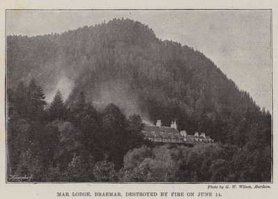 Mar Lodge, Braemar, ødelagt af brand den 14. juni af English Photographer