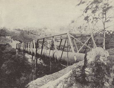 Melbourne Water Supply Pipes, over Plenty River, Greensborough af English Photographer