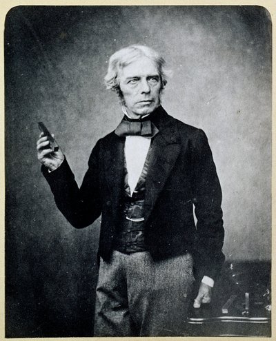 Michael Faraday (1791-1867) holder en stangmagnet, af Maull og Polyblank af English Photographer