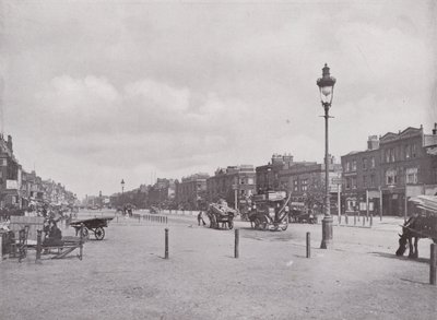 Mile End Road, kigger mod øst af English Photographer
