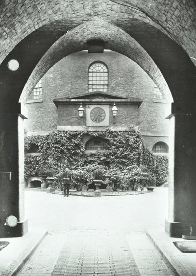 Millbank Prison: Kapel gennem buegang, 1885 af English Photographer