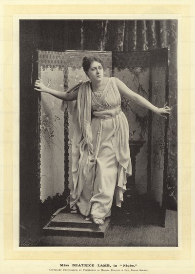 Miss Beatrice Lamb, i Niobe af English Photographer