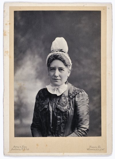 Frøken L.M. Gordon, Matrone, St. Thomass Hospital af English Photographer