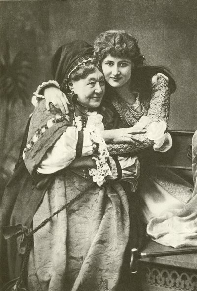 Miss Mary Anderson og fru Stirling som Juliet og Nurse (dybtryk) af English Photographer
