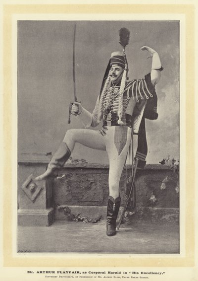 Arthur Playfair, som korporal Harold i Hans Excellence af English Photographer