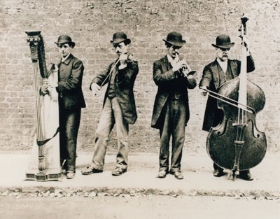 Musikere i Greenwich i 1884 af English Photographer