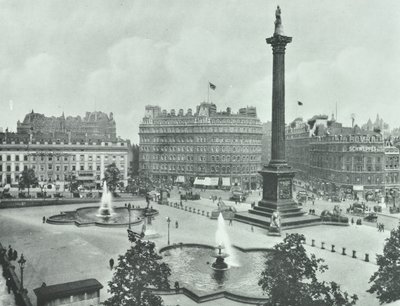 Nelsons Column, Trafalgar Square, Westminster LB: kigger mod sydøst, 1895 af English Photographer